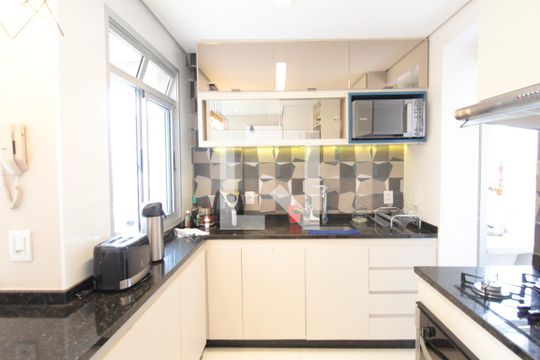 Cozinha de apartamento à venda com 3 quartos, 83m² em Aeroporto, Belo Horizonte
