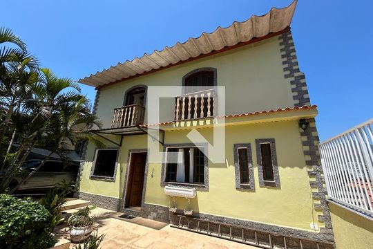 Fachada de casa à venda com 3 quartos, 317m² em Abolição, Rio de Janeiro