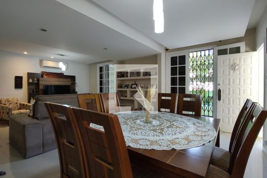 Sala de casa de condomínio à venda com 4 quartos, 290m² em Freguesia (jacarepaguá), Rio de Janeiro