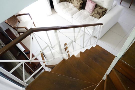 Escada segundo andar de casa de condomínio à venda com 4 quartos, 235m² em Freguesia (jacarepaguá), Rio de Janeiro