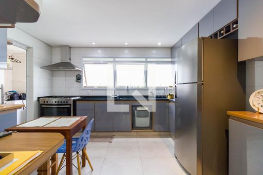 Cozinha de apartamento à venda com 3 quartos, 132m² em Vila Andrade, São Paulo