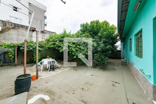 Quintal de casa à venda com 3 quartos, 210m² em Barreiro, Belo Horizonte