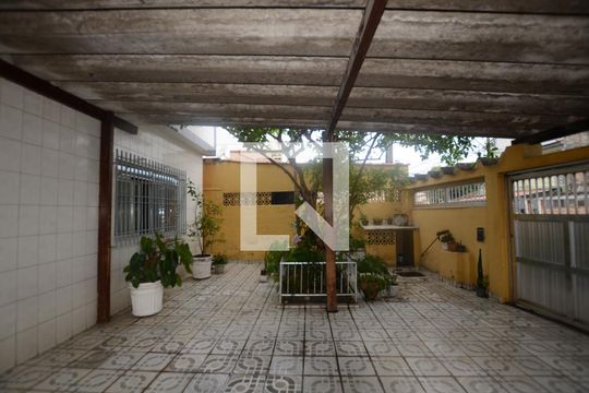 Garagem de casa à venda com 2 quartos, 430m² em Irajá, Rio de Janeiro
