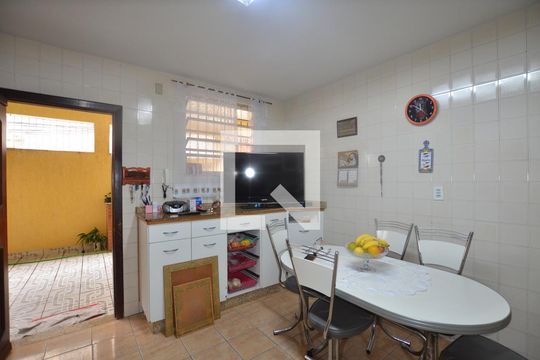 Cozinha de casa à venda com 2 quartos, 430m² em Irajá, Rio de Janeiro