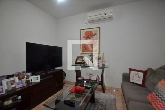 Sala de casa à venda com 2 quartos, 430m² em Irajá, Rio de Janeiro