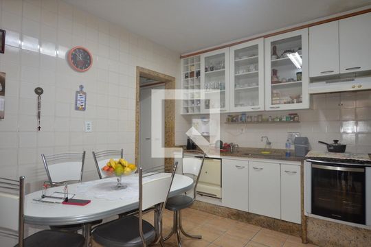 Cozinha de casa à venda com 2 quartos, 430m² em Irajá, Rio de Janeiro