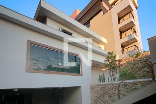 Garagem de casa à venda com 7 quartos, 500m² em Silveira, Belo Horizonte