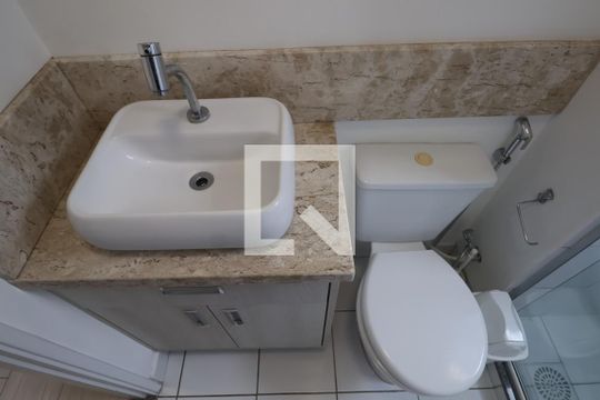 Banheiro de apartamento à venda com 2 quartos, 42m² em Fátima, Canoas
