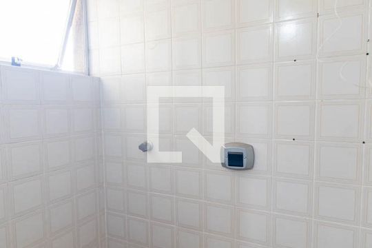 Banheiro de Serviço de apartamento para alugar com 3 quartos, 71m² em Água Verde, Curitiba