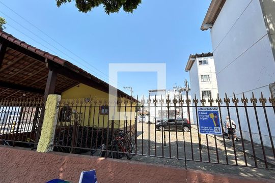 Fachada + plaquinha de apartamento para alugar com 2 quartos, 60m² em Marechal Hermes, Rio de Janeiro
