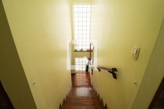 Escada de casa à venda com 4 quartos, 200m² em Jardim São Paulo(zona Norte), São Paulo