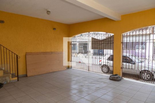 Garagem de casa para alugar com 4 quartos, 305m² em Taboão, Diadema