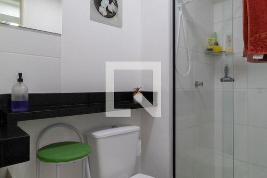 Banheiro de kitnet/studio à venda com 1 quarto, 30m² em Vila Ré, São Paulo