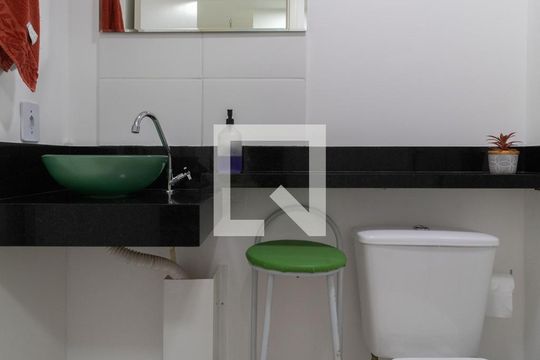 Banheiro de kitnet/studio à venda com 1 quarto, 30m² em Vila Ré, São Paulo