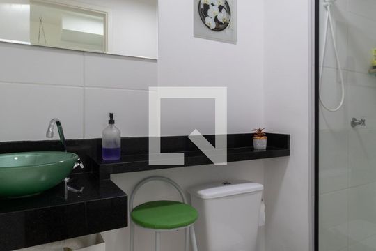 Banheiro de kitnet/studio à venda com 1 quarto, 30m² em Vila Ré, São Paulo