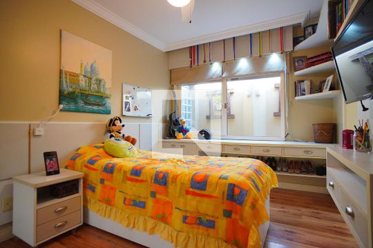 Suíte 1 de casa à venda com 6 quartos, 400m² em Sarandi, Porto Alegre