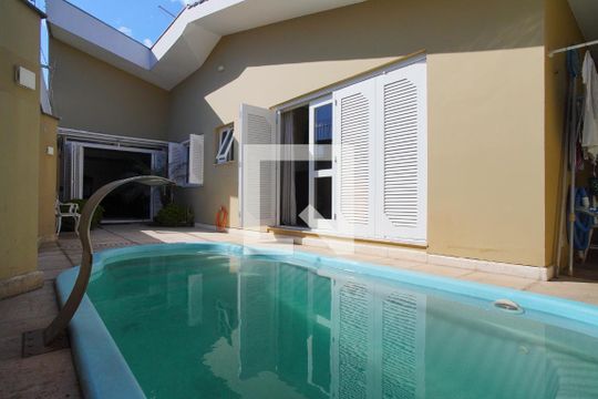 Quintal fundos - Piscina de casa à venda com 6 quartos, 400m² em Sarandi, Porto Alegre