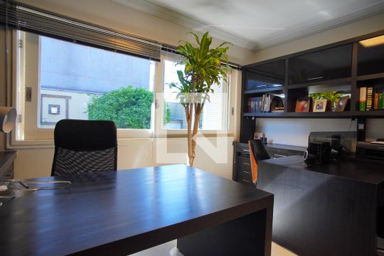 Gabinete de casa à venda com 6 quartos, 400m² em Sarandi, Porto Alegre