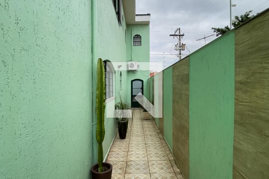 Área Externa de casa para alugar com 3 quartos, 190m² em Jardim Aricanduva, São Paulo