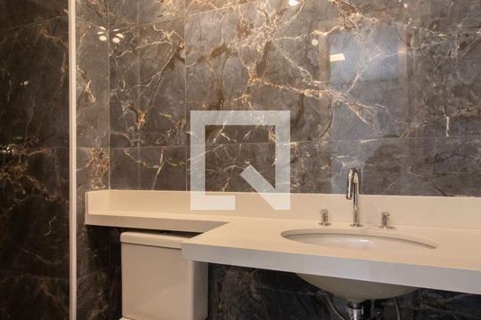 Banheiro de apartamento à venda com 1 quarto, 43m² em Vila Rosalia, Guarulhos