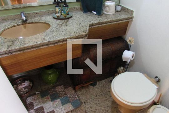 Banheiro de apartamento para alugar com 4 quartos, 155m² em Jardim Londrina, São Paulo