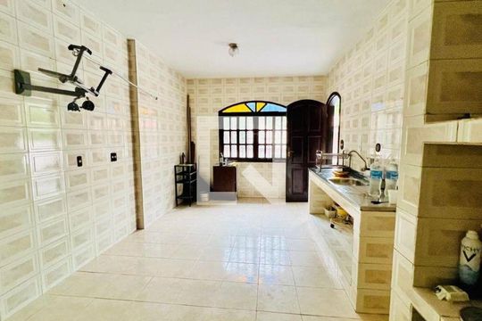 Casa à venda com 3 quartos, 220m² em Maria Paula, Niterói