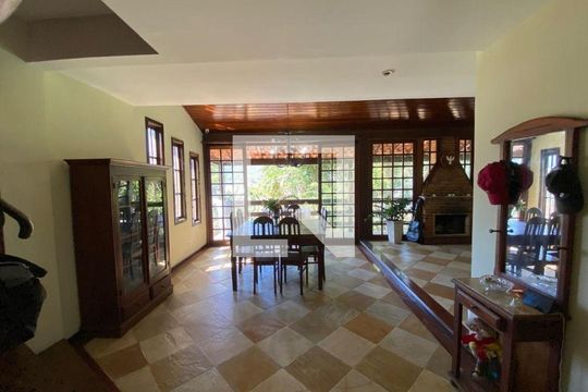 Casa à venda com 3 quartos, 198m² em Itaipu, Niterói