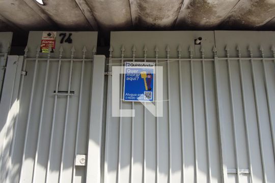 Plaquinha de casa à venda com 4 quartos, 300m² em Vila do Encontro, São Paulo
