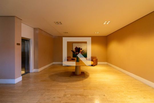 Hall de entrada de apartamento à venda com 3 quartos, 202m² em Itaim Bibi, São Paulo