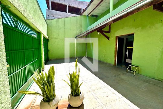 Garagem de casa para alugar com 3 quartos, 440m² em Jardim Presidente Dutra, Guarulhos
