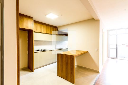 Cozinha de apartamento para alugar com 3 quartos, 87m² em Bigorrilho, Curitiba