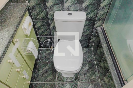 Banheiro de apartamento para alugar com 1 quarto, 64m² em Cerqueira César, São Paulo