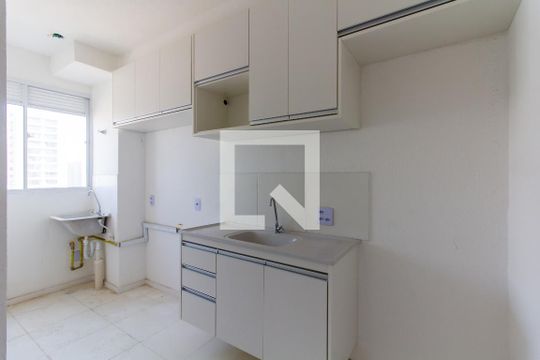 Cozinha de apartamento para alugar com 2 quartos, 41m² em Barra Funda, São Paulo