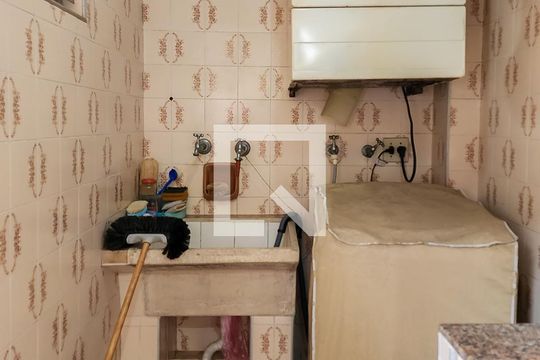 Área de Serviço  de casa para alugar com 3 quartos, 130m² em Santa Terezinha, São Bernardo do Campo