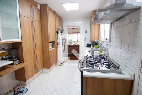 Cozinha de casa para alugar com 3 quartos, 230m² em Jardim Morumbi, São Paulo