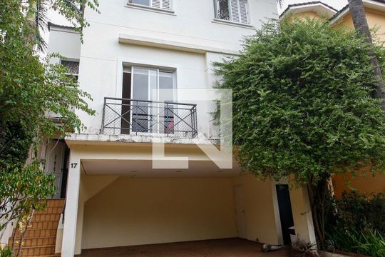 Fachada de casa para alugar com 3 quartos, 230m² em Jardim Morumbi, São Paulo
