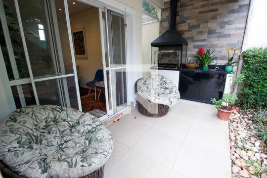 Quintal de casa para alugar com 3 quartos, 230m² em Jardim Morumbi, São Paulo