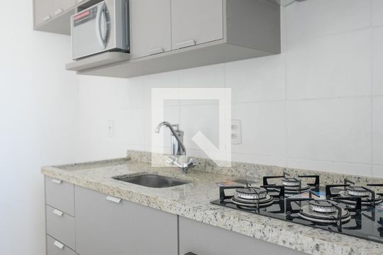 Cozinha de apartamento para alugar com 2 quartos, 53m² em Vila Moraes, São Paulo