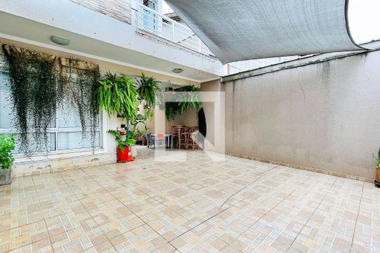 Garagem de casa para alugar com 3 quartos, 148m² em Jardim Santa Clara, Guarulhos