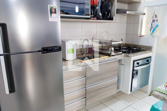 cozinha de apartamento para alugar com 2 quartos, 50m² em Bussocaba, Osasco