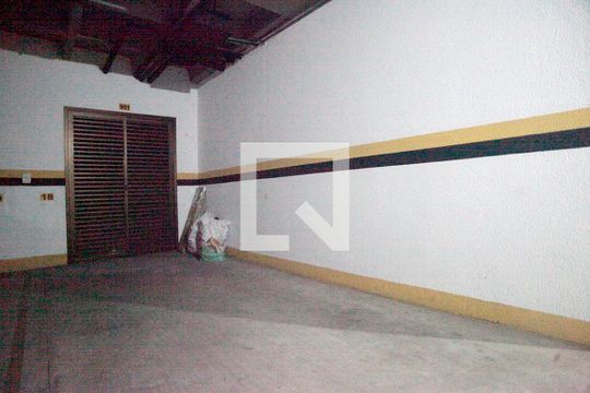 Garagem (03 vagas) de apartamento à venda com 4 quartos, 200m² em Rio Branco, Porto Alegre