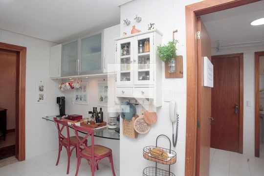 Cozinha de apartamento à venda com 4 quartos, 200m² em Rio Branco, Porto Alegre