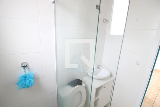 Banheiro de apartamento à venda com 2 quartos, 50m² em Vila Pita, São Paulo
