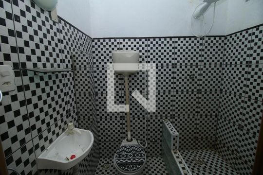 Banheiro  de casa para alugar com 1 quarto, 42m² em Cordovil, Rio de Janeiro