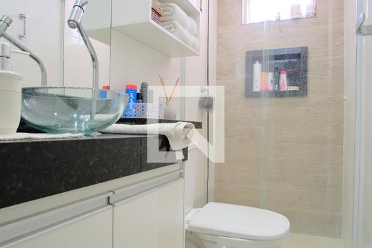 Banheiro de apartamento à venda com 2 quartos, 50m² em Vila Carrão, São Paulo
