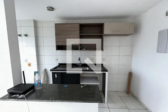 Cozinha de apartamento para alugar com 2 quartos, 55m² em Cascadura, Rio de Janeiro