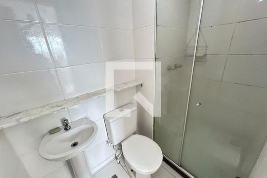 Banheiro da Suíte de apartamento para alugar com 2 quartos, 55m² em Cascadura, Rio de Janeiro