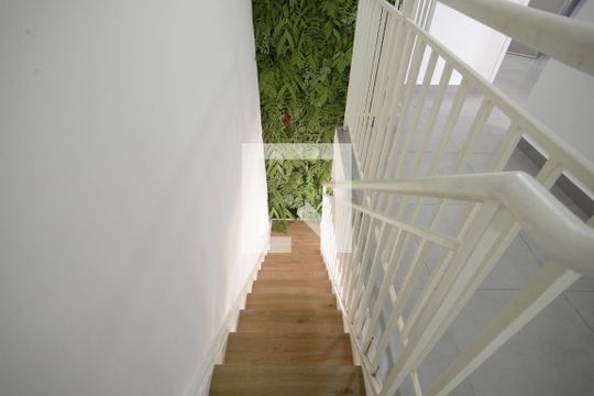 Escada de apartamento para alugar com 3 quartos, 100m² em Ipiranga, São Paulo