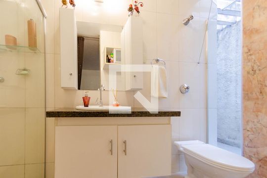 Banheiro suíte 1 de casa à venda com 7 quartos, 305m² em Minas Brasil, Belo Horizonte