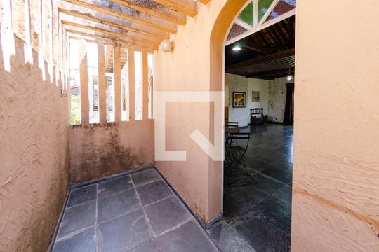 Varanda de casa à venda com 7 quartos, 305m² em Minas Brasil, Belo Horizonte